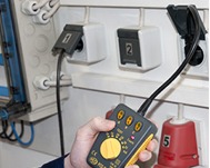 Analazing a electronic plate using PCE-OC 1 series multimeters.