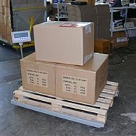 Pallet Scales PCE-EP 1500 series weighing packages in a warehouse.