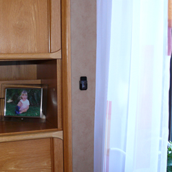 Image of the PCE-HT 71 climatological recorder being used in a room. 