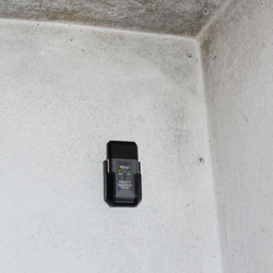 Image of the PCE-HT 71 climatological recorder mounted on a wall