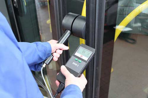 Using the closing force device SKM 2