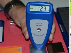 PCE-CT 28 (F/N) coating thickness meter / gauge: measuring the
thickness of paint on a car