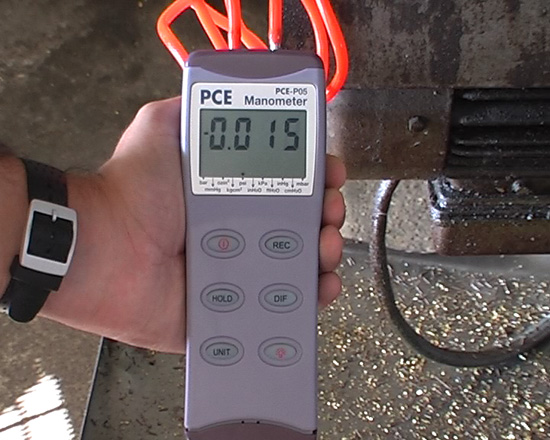 The PCE-P15 Differential Pressure Gauge measure excess pressure in a machine