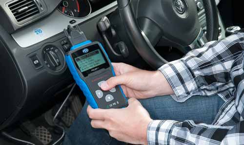 Deactivate a parking brake with the electronic Brake Service Tool PCE-BST 1.