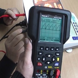 the PCE-OC1 oscilloscope on the job