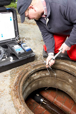 The Seweage Leak Meter DC 2000 W at work.