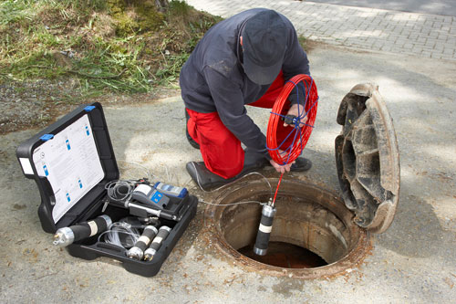 The Seweage Leak Meter DC 2000 W at work.