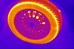 PCE-TC 3 thermal camera: thermal load on a wheel