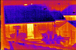 PCE-TC 3 thermal camera: thermal radiation of a building