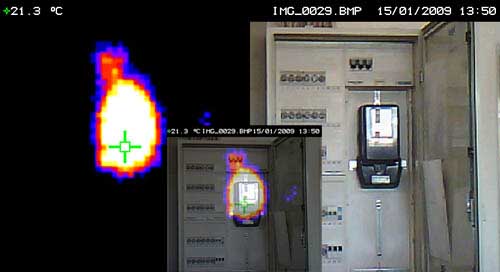 Inexpensive thermal camera PCE-TC 2 inspecting a distributor.