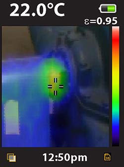 The hot / cold marks are clearly displayed on the display of the thermal camera
