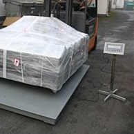 Pallet Scales PCE-EP E series weighing a package in a warehouse.