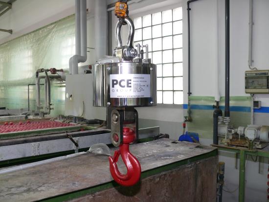 Usage of Crane balance PCE-XS 3000