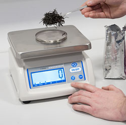 Verified dosing balance weighing an infusion mix