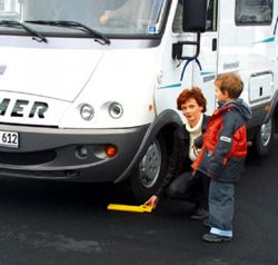 PCE-CWC vehicle balance weighing a camper