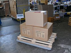 A weighing platform PCE-EP 1500 while weighing.