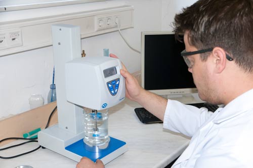 Here you can see the automatic Krebs-Viscometer PCE-RVI 5 in operation.