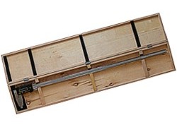 Here you will see the caliper with its high quality wooden carrying case.
