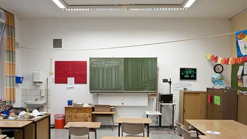 CO2 gauge PCE-AC 2000 installed in a class room