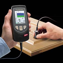 The coating thickness gauge is available in two different versions.