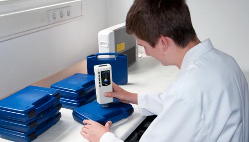 Colorimeter PCE-CSM 2 / PCE-CSM 4: application in a laboratory