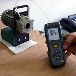 Measurements of the differential pressure can be done with the differential pressure gauge
