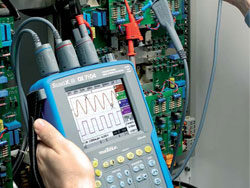 The DSO Oscilloscope OX7204 in use