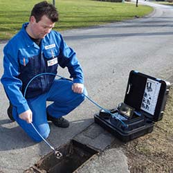 Here you can see the VIS 300 / 350 Endoscope inspecting a canal system.