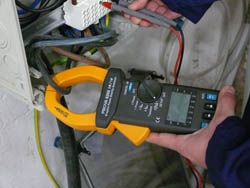 Testing a measurement with the three-phase harmonic analyzer PCE-GPA 62.