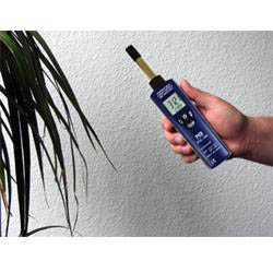 PCE-555 hydrometer: measuring humidity and temperature