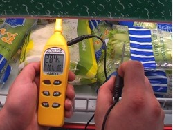 using the PCE-310 hygrometer in a refrigeration unit