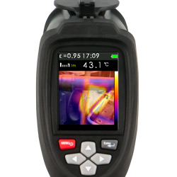 All keys of the infrared camera can be reached with one hand and can be operated during measurements.