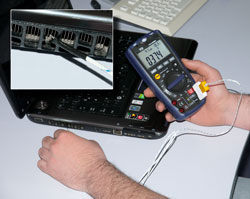 PCE-EM 886 multifunction meter verifying temperature measurement with a K type thermocouple