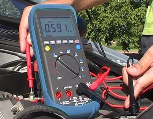 True RMS Multimeter PCE-DM 22  at work