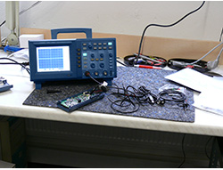 At the adjoining image you can see the PCE-UT 2152C oscilloscope working.