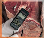 The pH meter HI 9124 making a pH and temperature measurement in meat.