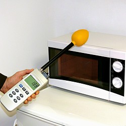radiation meter pce-em 30 can also be used to measure microwaves.