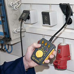 The Residual Current Device PCE-RCD 2 in use