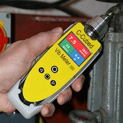 The shock detector Vib Meter 320 during application