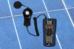 PCE-SPM 2 solar analyser in a control measurement.
