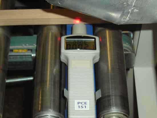 Here you can see the tachometer PCE 151 during measurements on a machine that cuts wooden strips. 