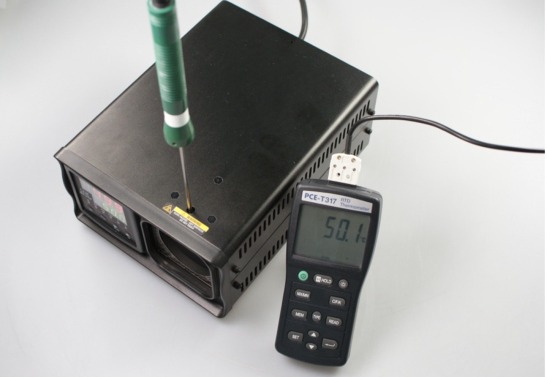 this calibrator can also calibrate a thermometer that uses temperature probes.
