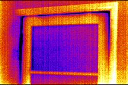 PCE-TC 4 thermal camera: heat leaking from a window
