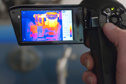 The motor ot the air compressor shown as thermal image on the display of the Thermal Camera PCE-TC 9