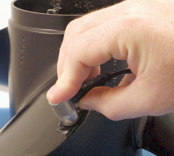 Use of the PT-UTGM Material Thickness Meter in a ship propeller.