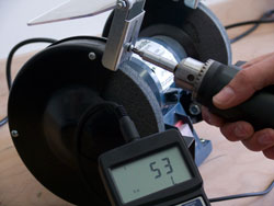 Current values can be directly read in the display of the torque meter PCE-TM 80 