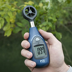 Using the wind Wind Speed Meter.